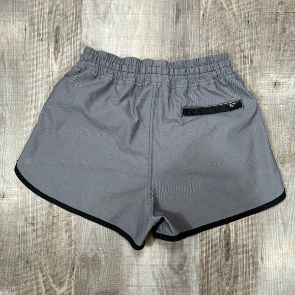 Lululemon Varsity Track Shorts Women’s 4 Linerless Grey Black Tie Waist Pockets - Picture 3 of 9